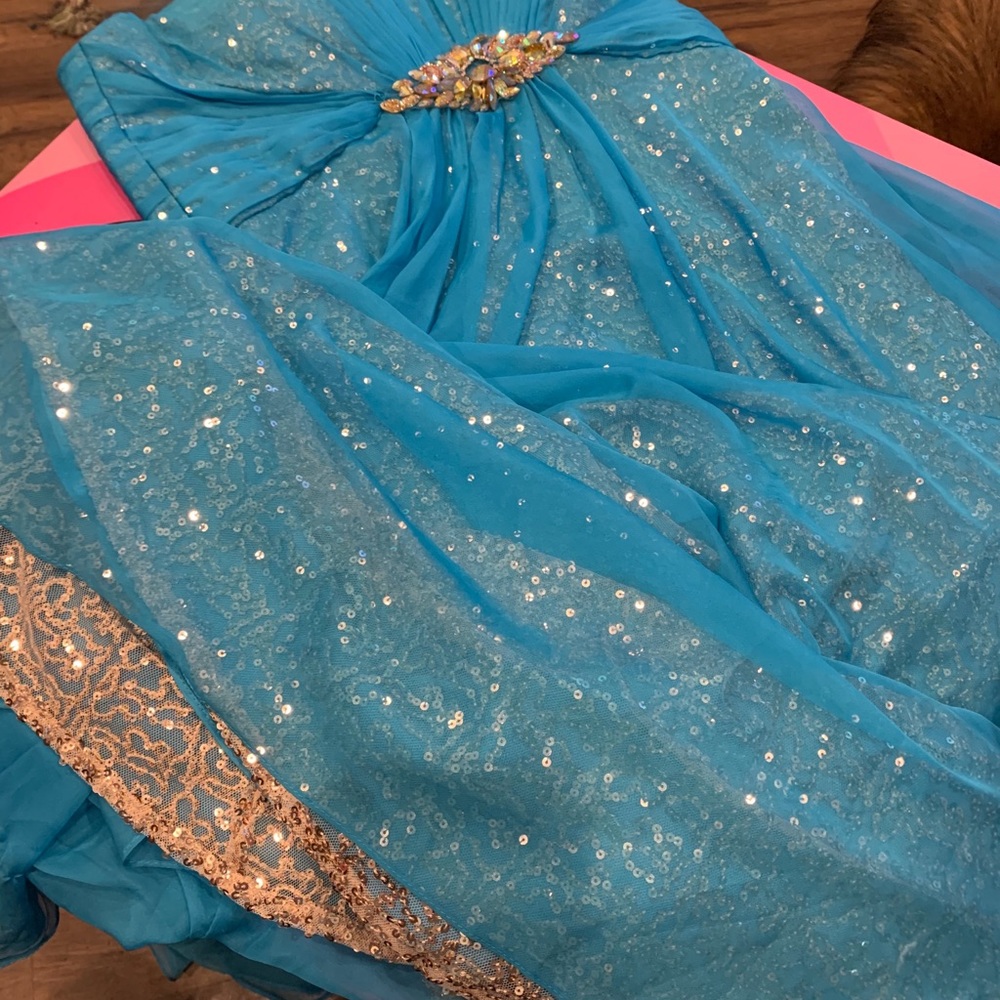 Dress - Picture 2 of 3